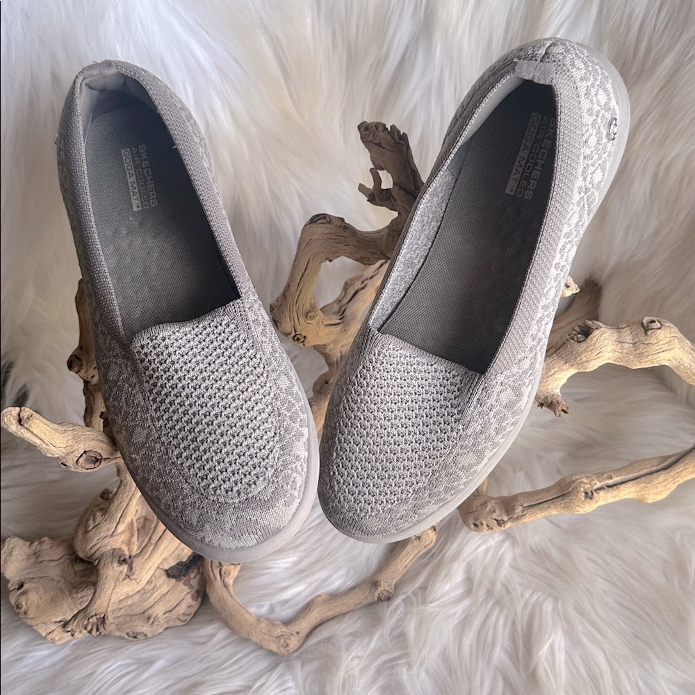 Skechers Grey & Silver Knit Slip-On Casual Flats/8